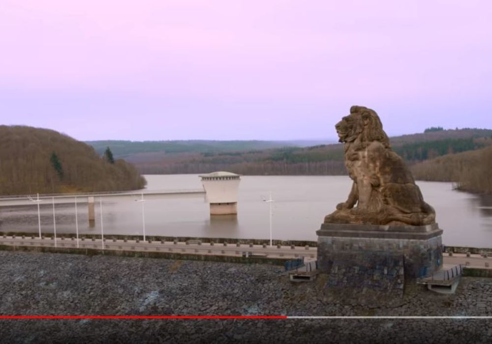 Julien Doré en balade au barrage de la Gileppe