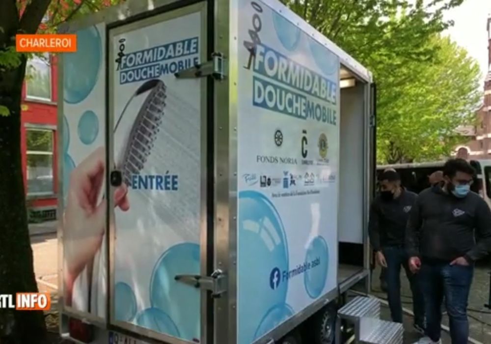 Une douche mobile à Charleroi pour permettre aux sans-abris de se laver