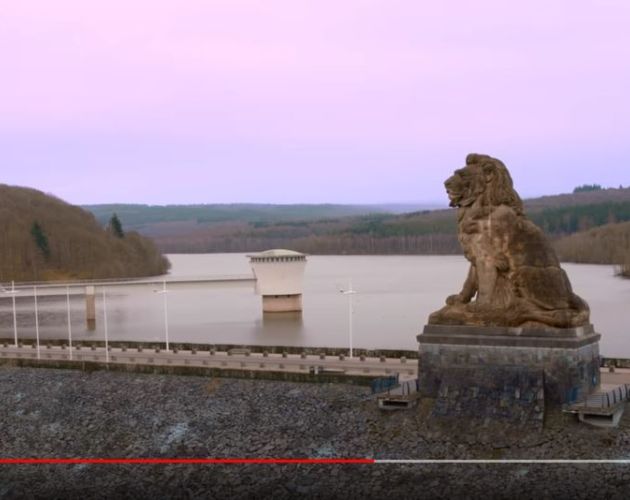 Julien Doré en balade au barrage de la Gileppe